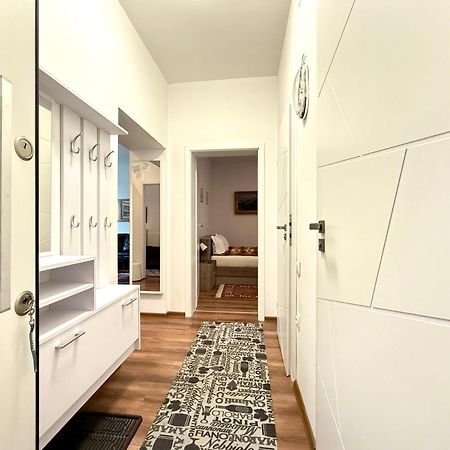 A Lovely 2 Bedroom Apartment In The Heart Of صوفيا المظهر الخارجي الصورة